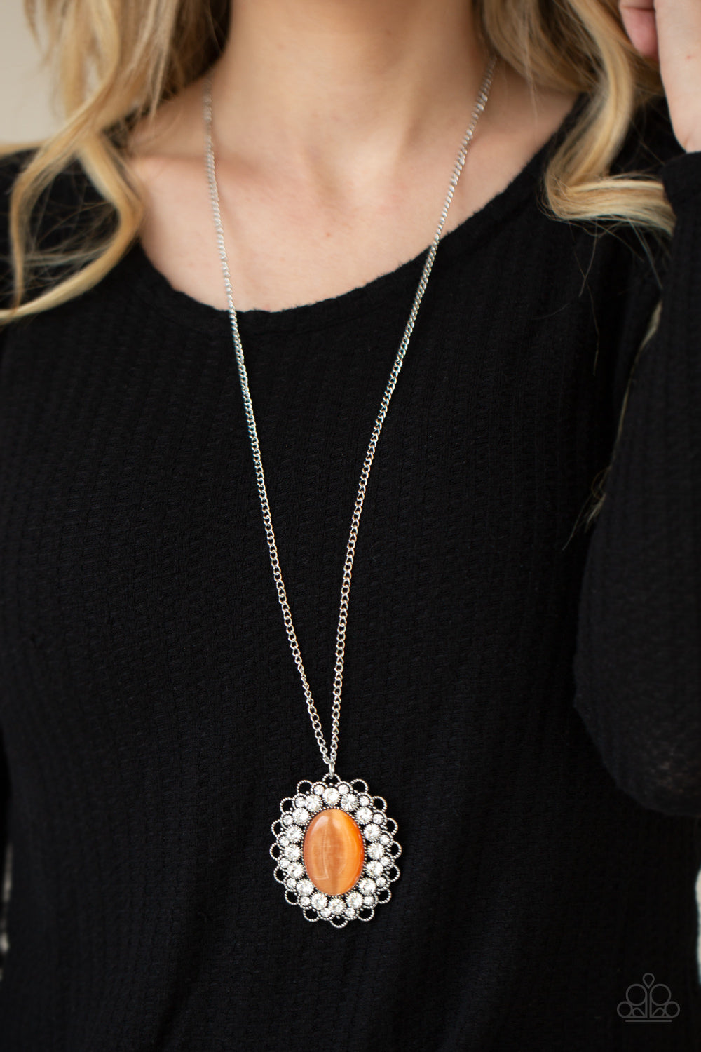 Paparazzi Necklaces - Oh My Medallion - Orange