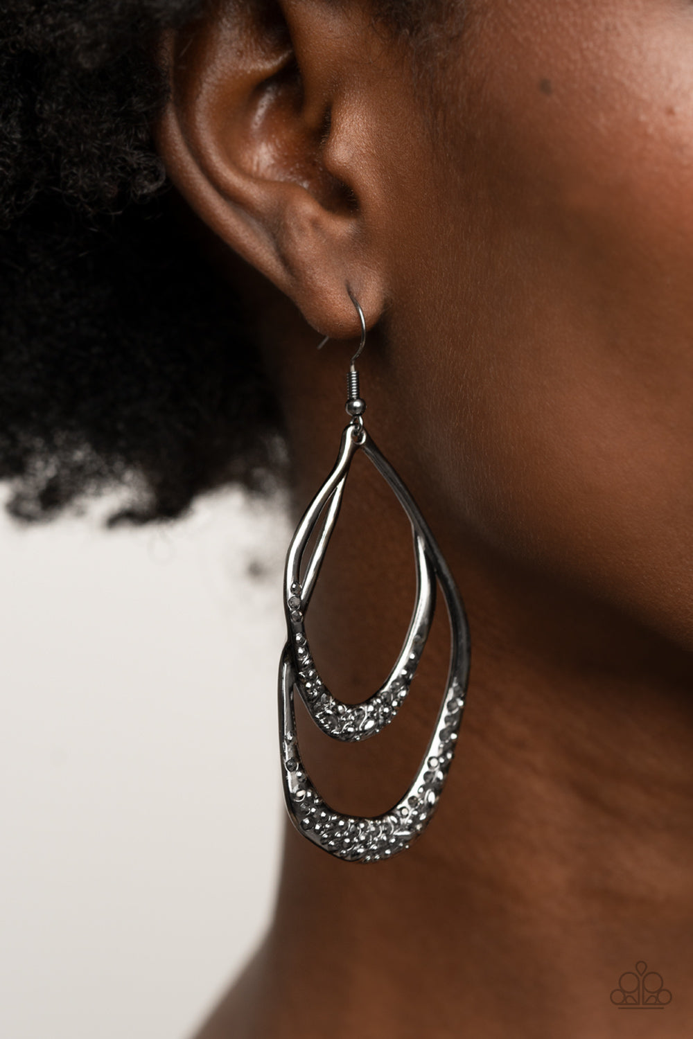 Paparazzi Earrings - Beyond Your Gleams - Black