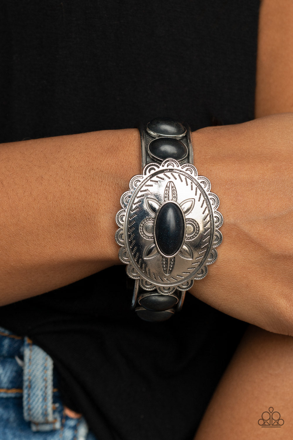 Paparazzi Bracelets - Canyon Heirloom - Black