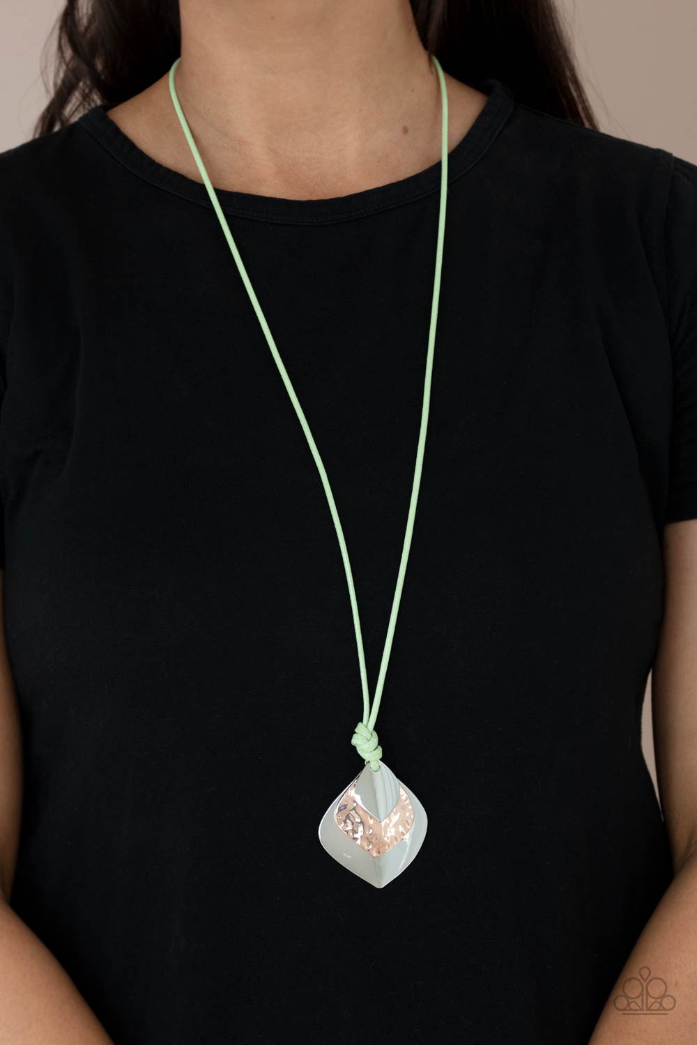 Paparazzi Necklaces - Face The Artifacts - Green