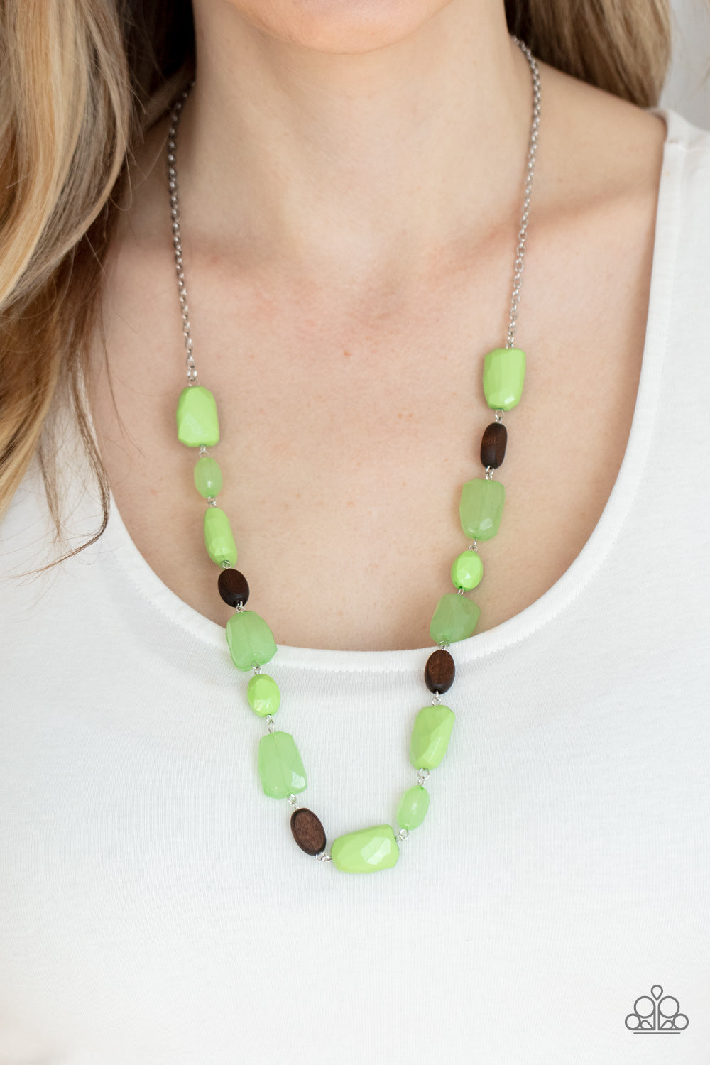 Paparazzi Necklaces - Meadow Escape - Green