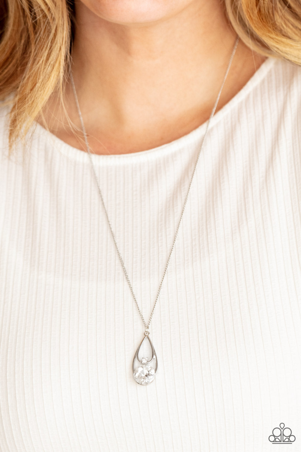 Paparazzi Necklaces - Gala Gleam - White