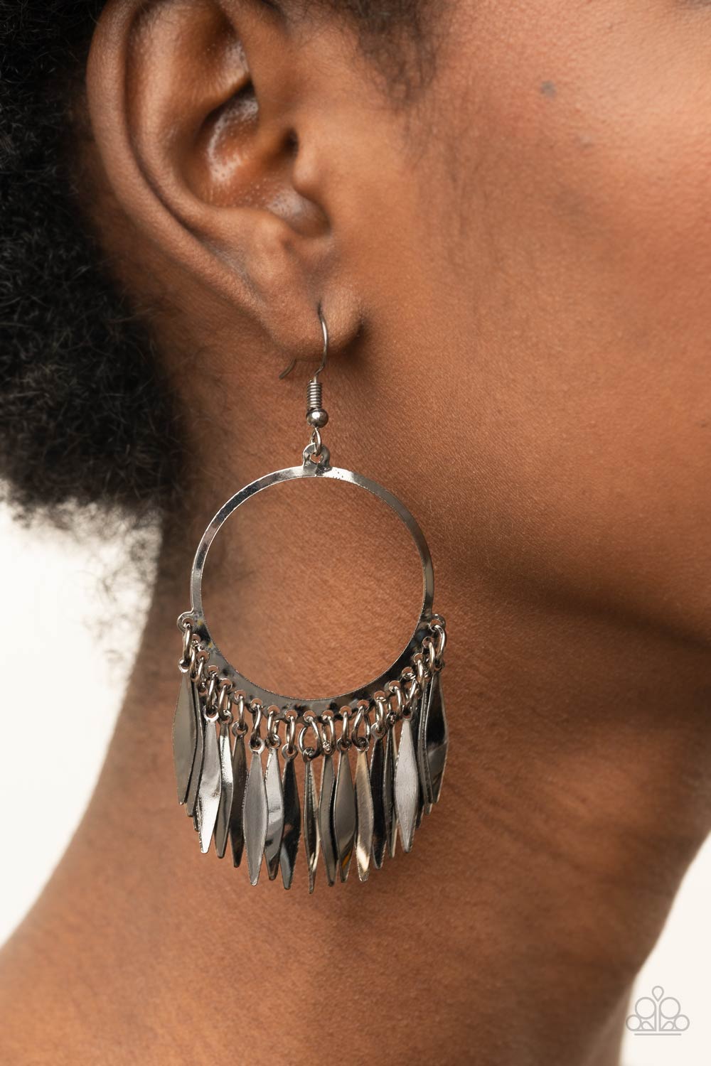 Paparazzi Earrings - Radiant Chimes - Black