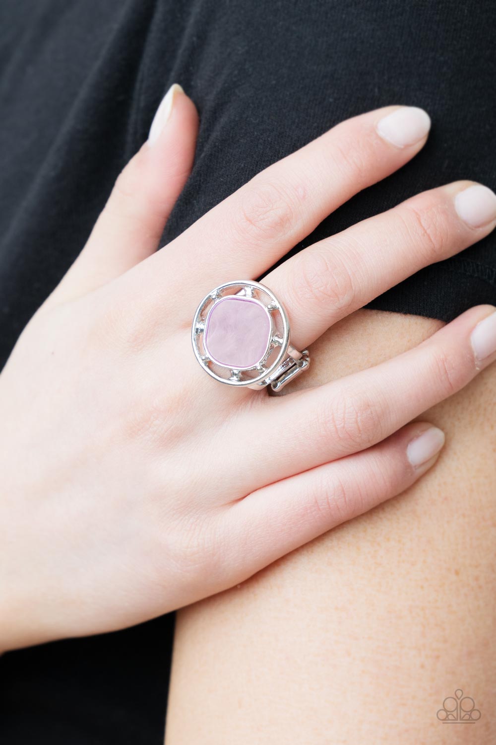 Paparazzi Rings - Encompassing Pearlescence - Purple