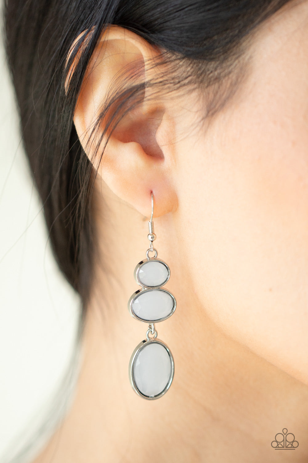 Paparazzi Earrings - Tiers of Tranquility - White