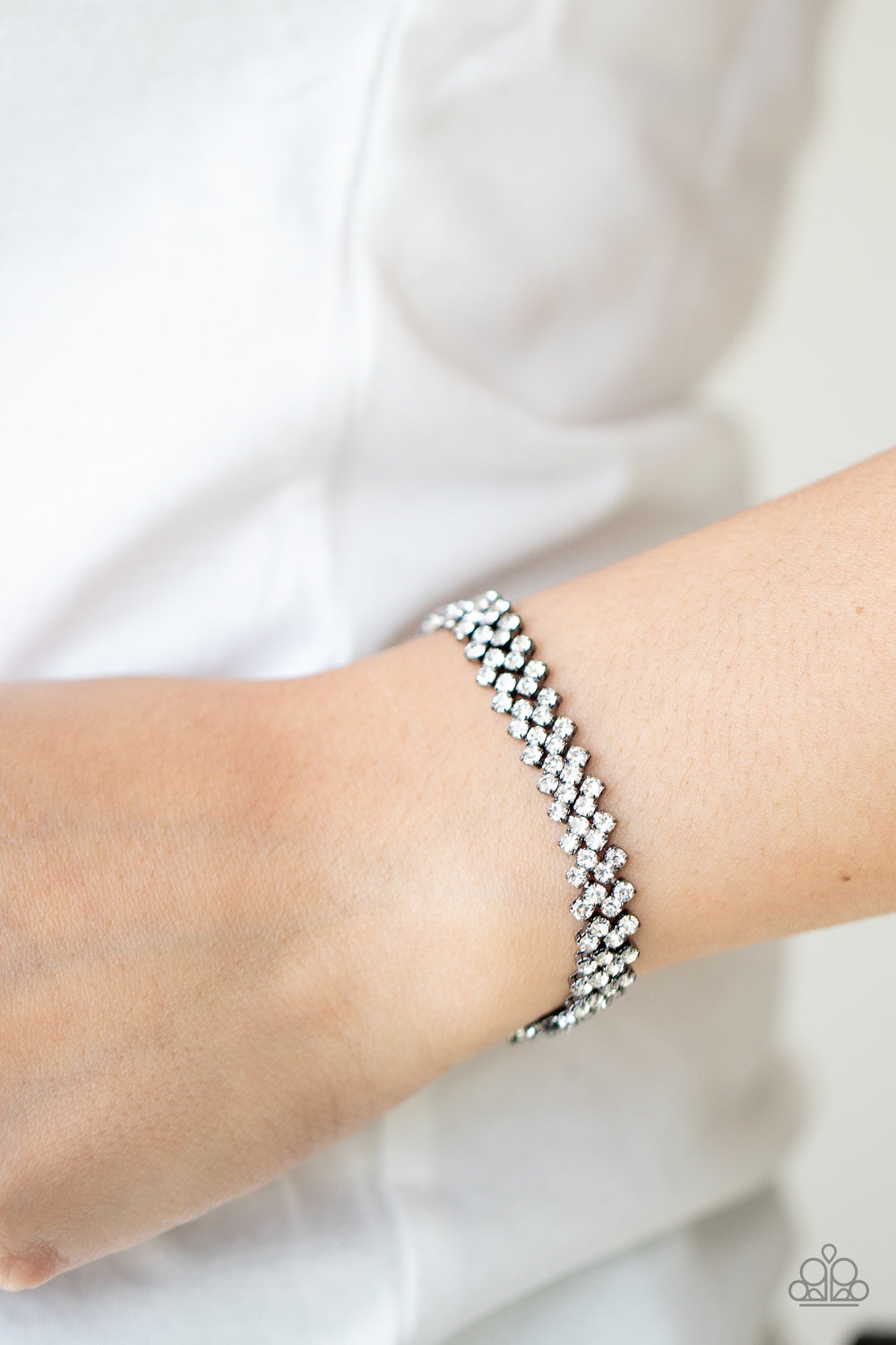 Paparazzi Bracelets - Chicly Candescent - Black