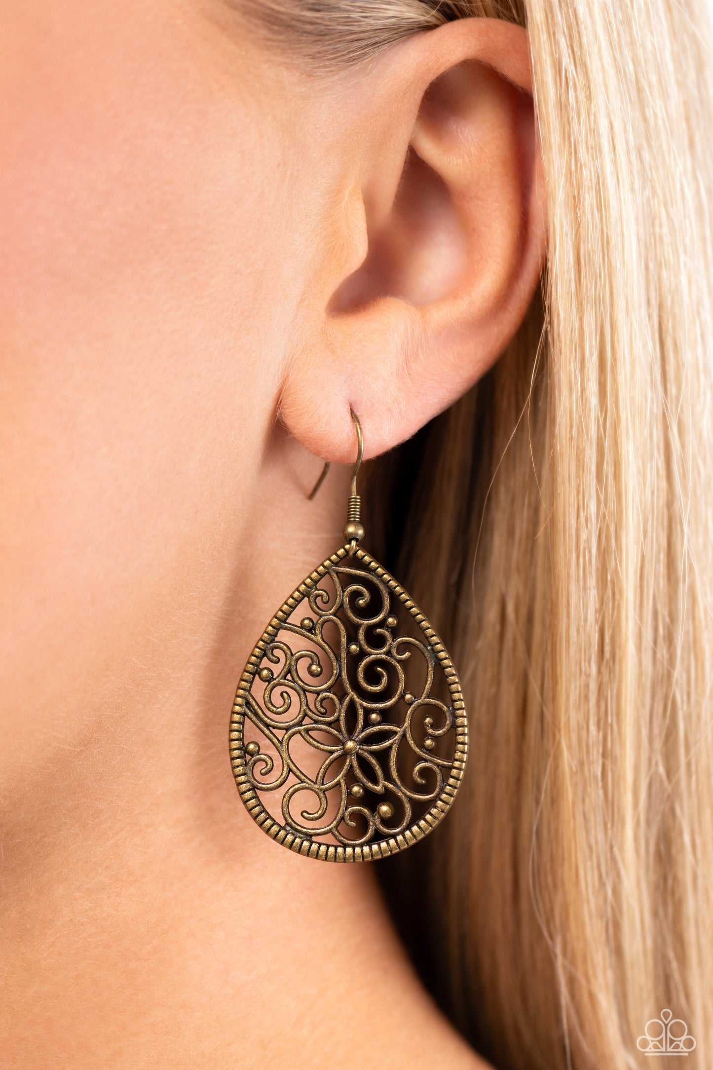 Paparazzi Earrings -Tour de Garden - Brass