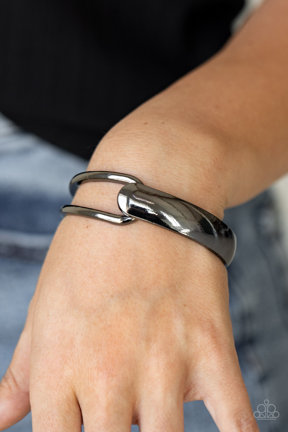 Paparazzi Bracelets - Couture - Clutcher - Blacvk