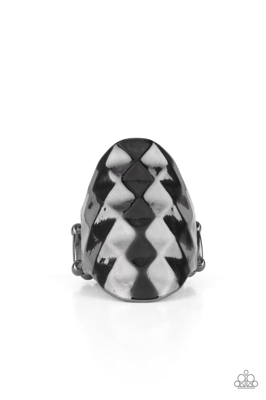 Paparazzi Rings - Ferociously Faceted - Black