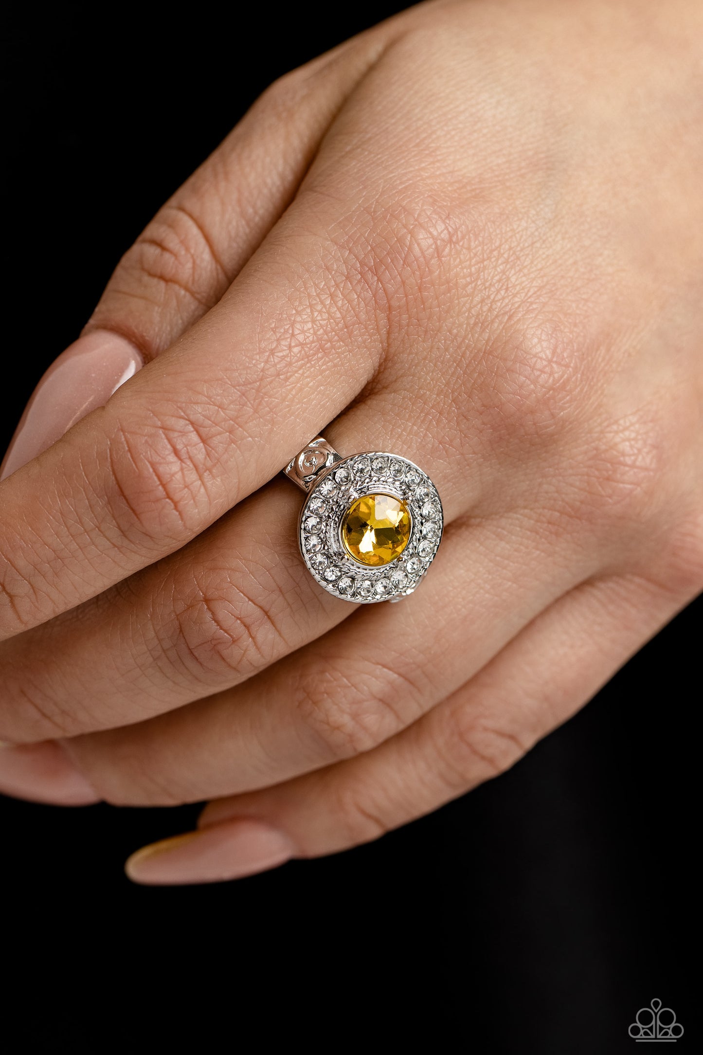 Paparazzi Rings - Targeted Timelessness - Yellow