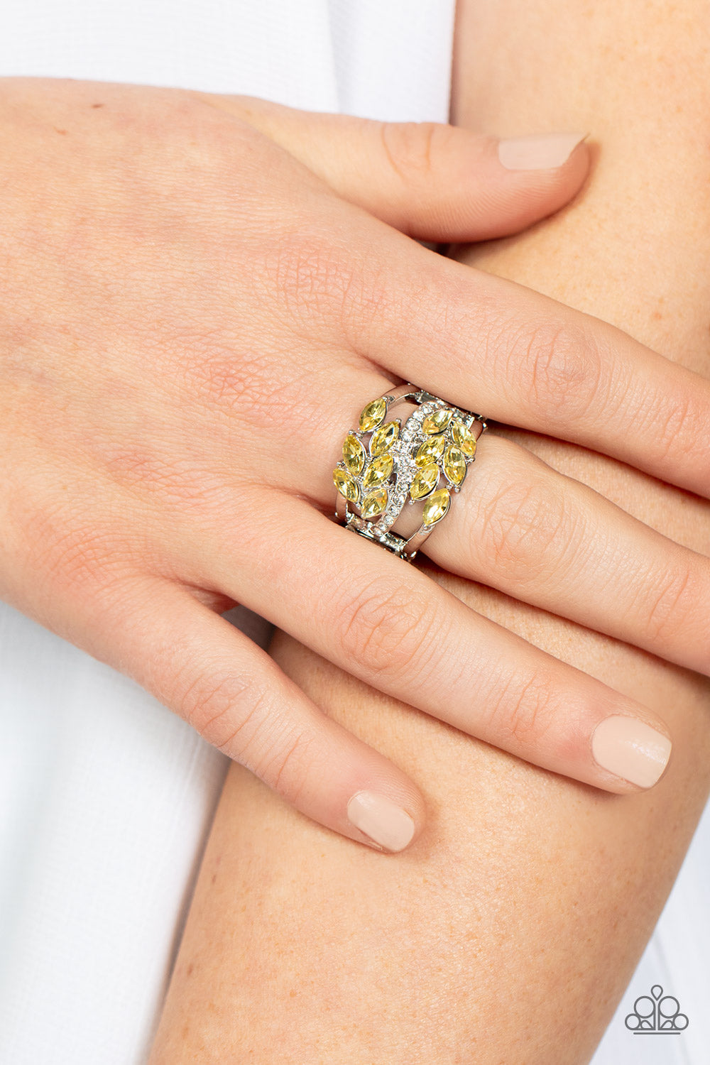 Paparazzi Rings - Luminously Leafy - Yellow