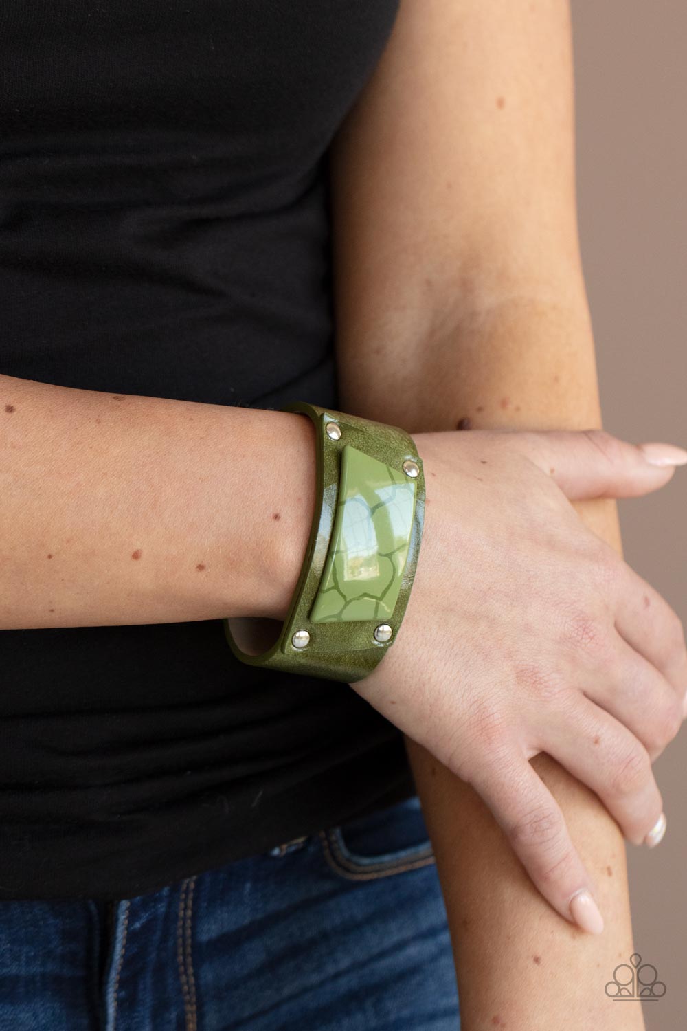 Paparazzi Urban Collection - Geo Glamper - Green Wrap