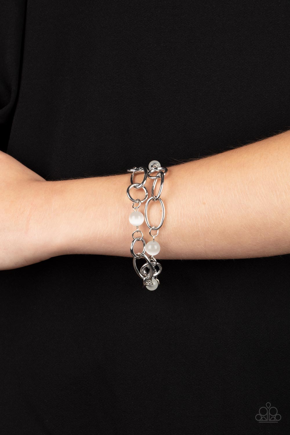Paparazzi Bracelets - Delightfully Daydreamy - White