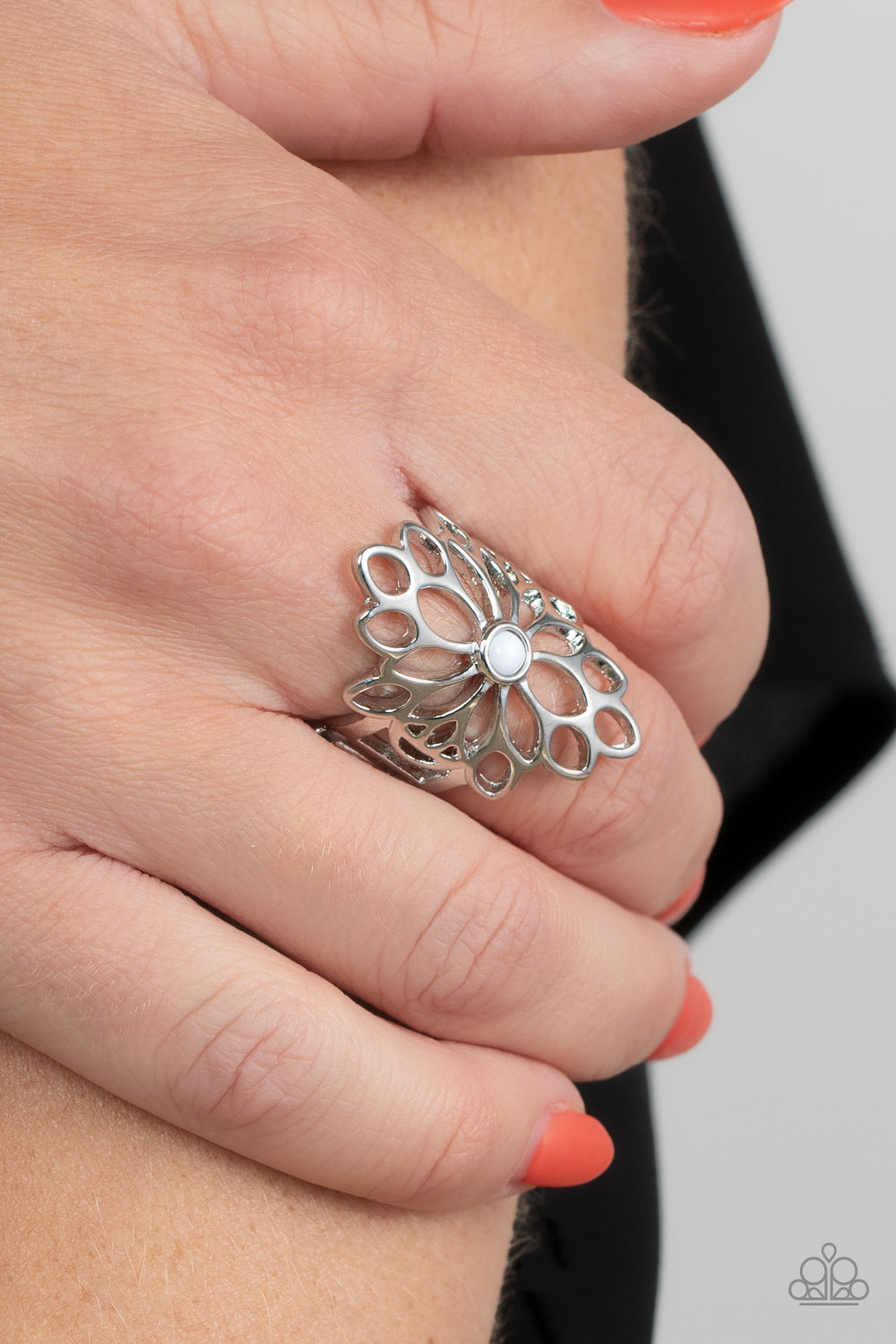 Paparazzi Rings - Perennial Daydream - White