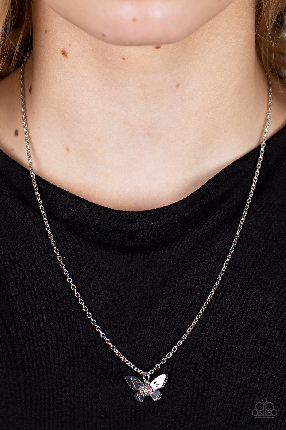 Paparazzi Necklaces - Flutter Love - Pink