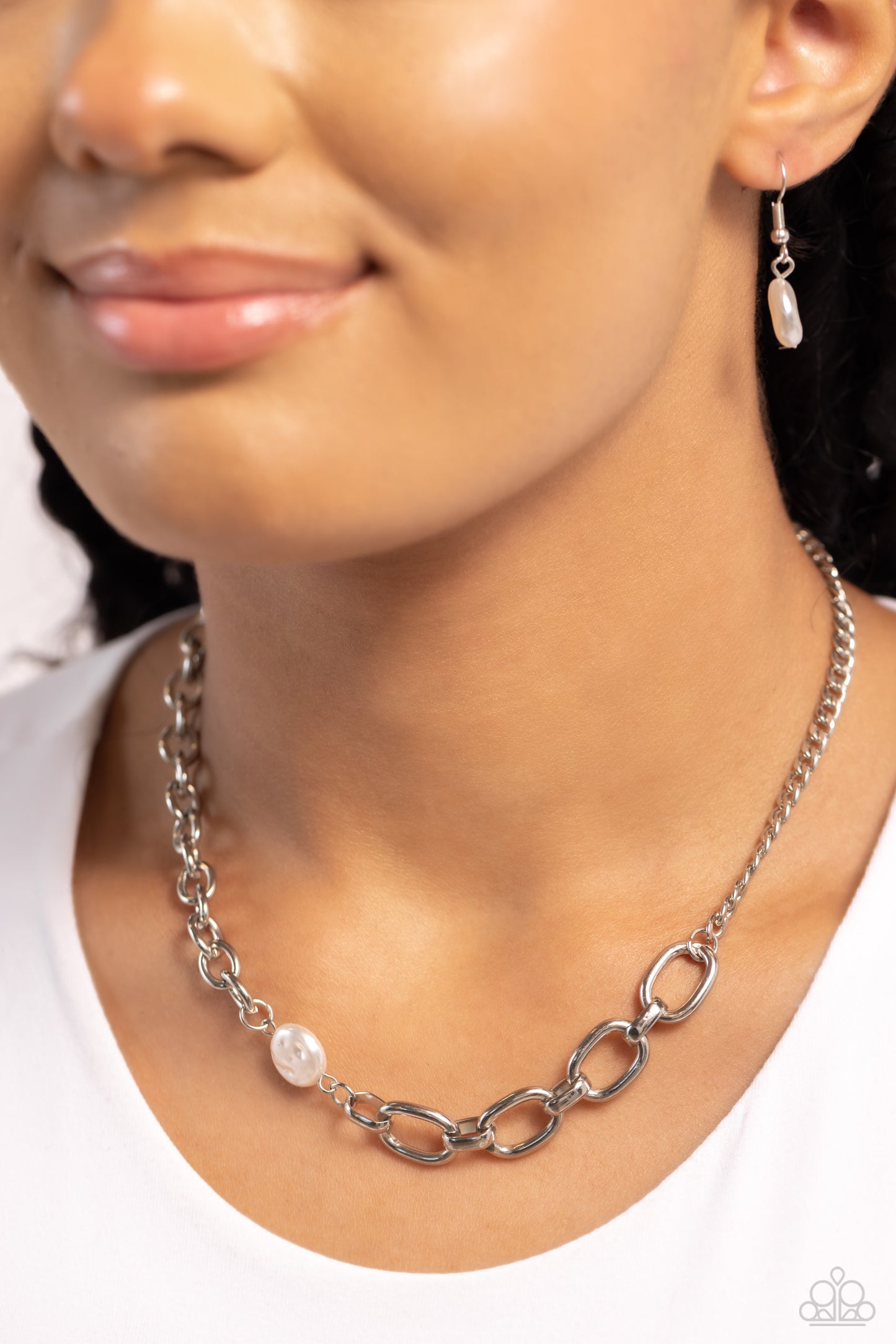 Paparazzi Necklaces - Picnic in Paris - White