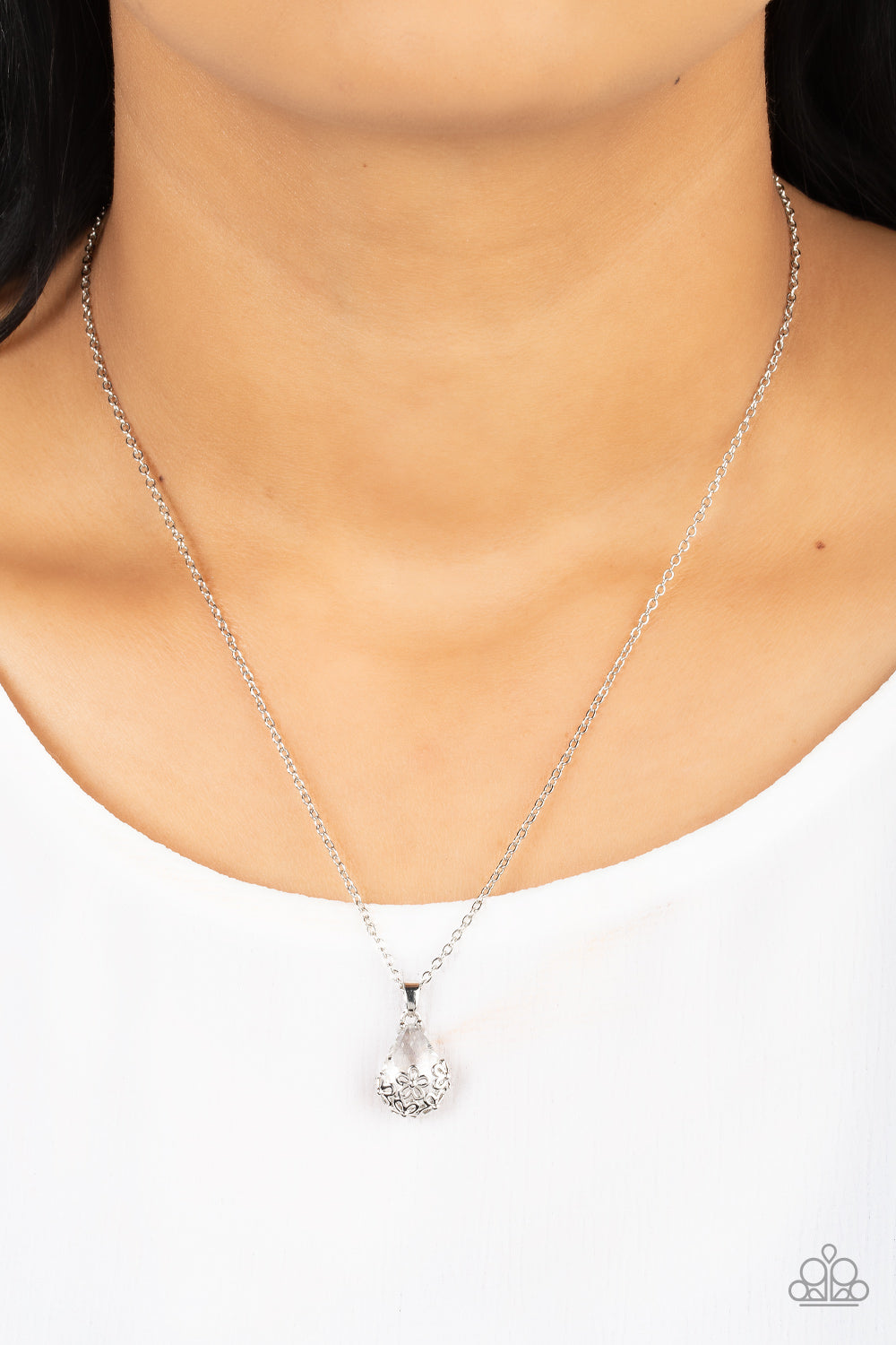 Paparazzi Necklaces - Flower Patch Fabulous - White