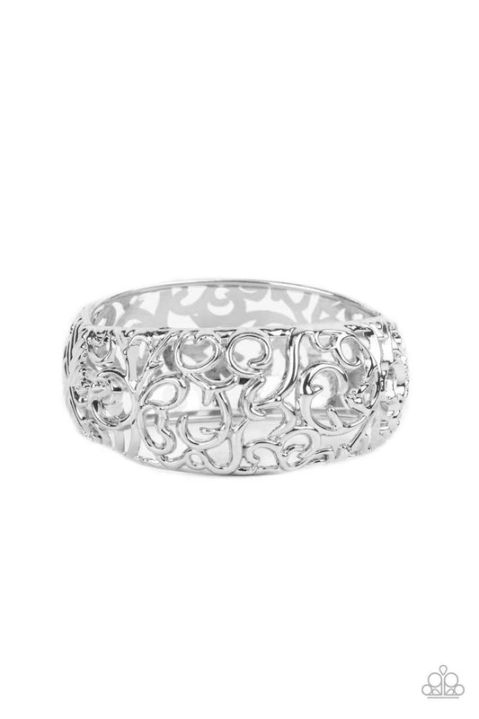 Paparazzi Bracelets - Courtyard Couture - Silver