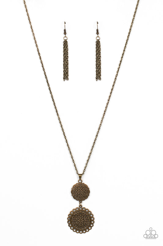 Paparazzi Necklaces - Meet Me At The Garden Gate - Brass