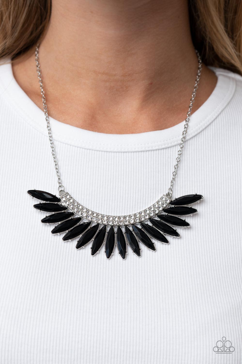 Paparazzi Necklaces - Flauntable Flamboyance - Black