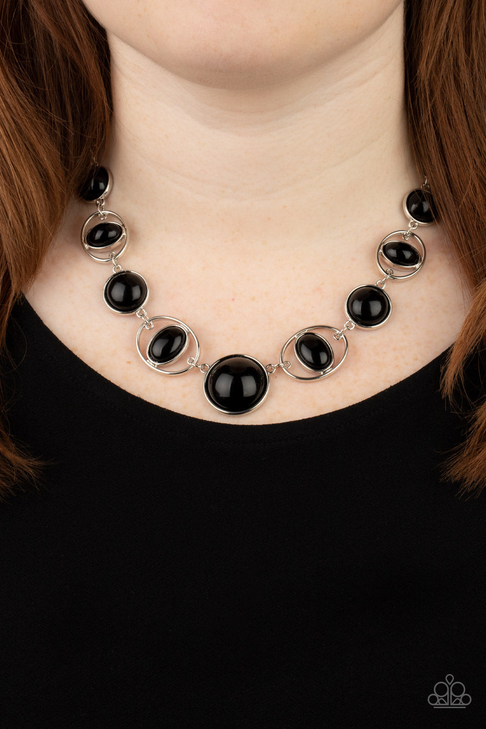 Paparazzi Necklaces - Eye of the Bead-holder - Black