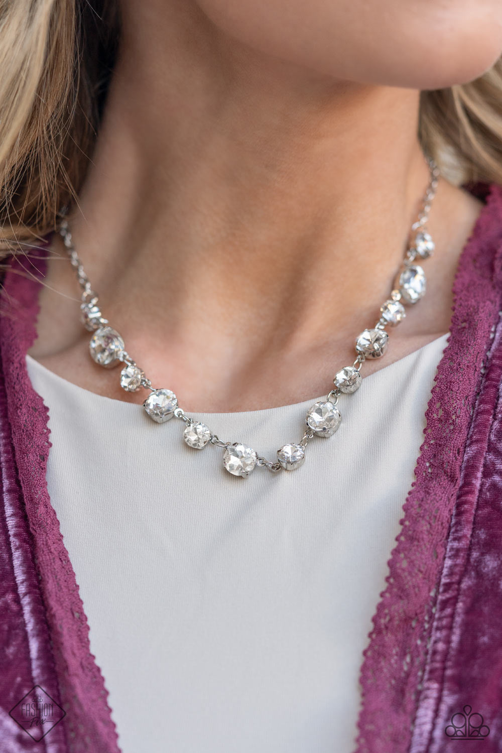 Paparazzi Necklaces - Hands Off the Crown! - White - Fashion Fix