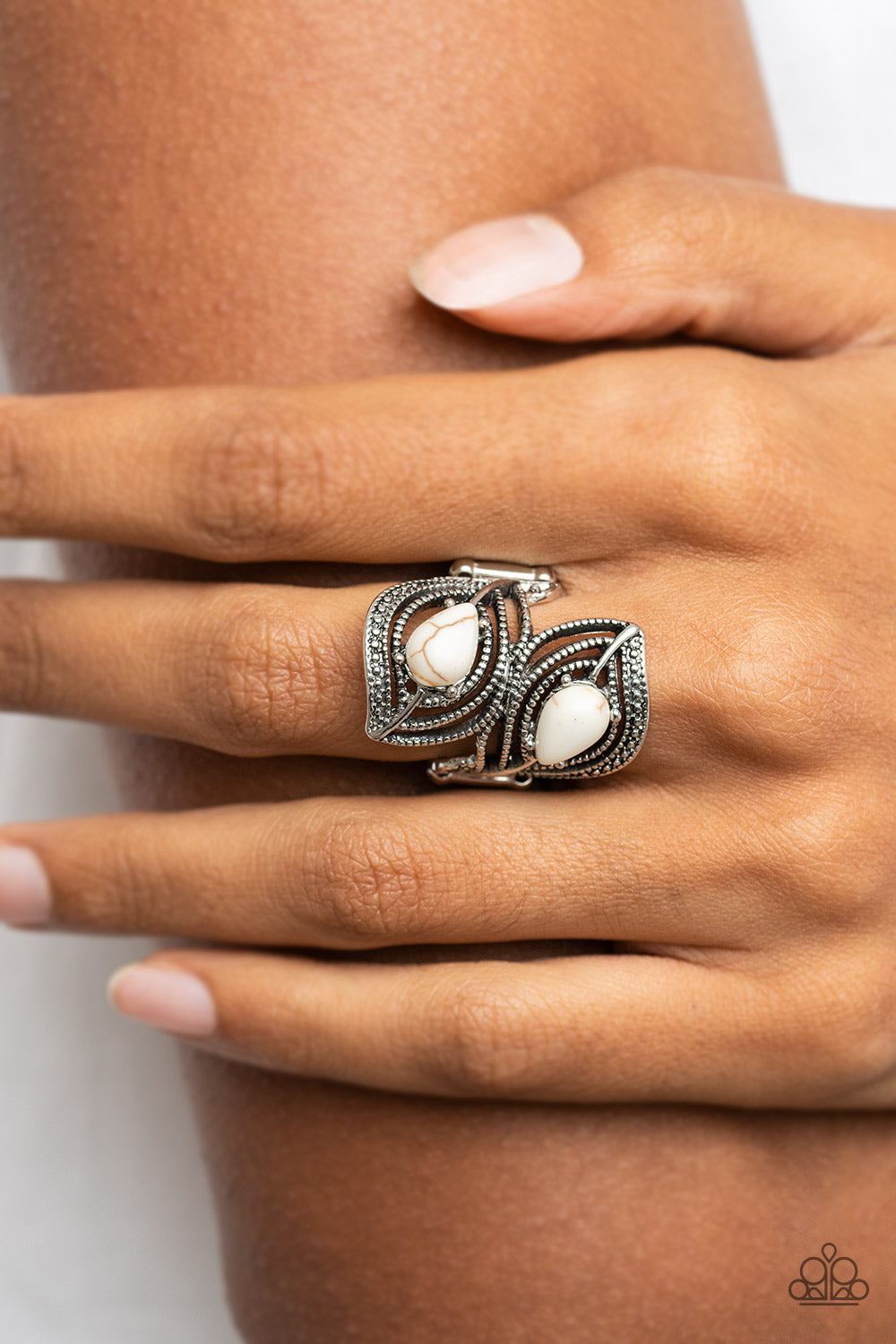 Paparazzi Rings - Mesa Mystique - White