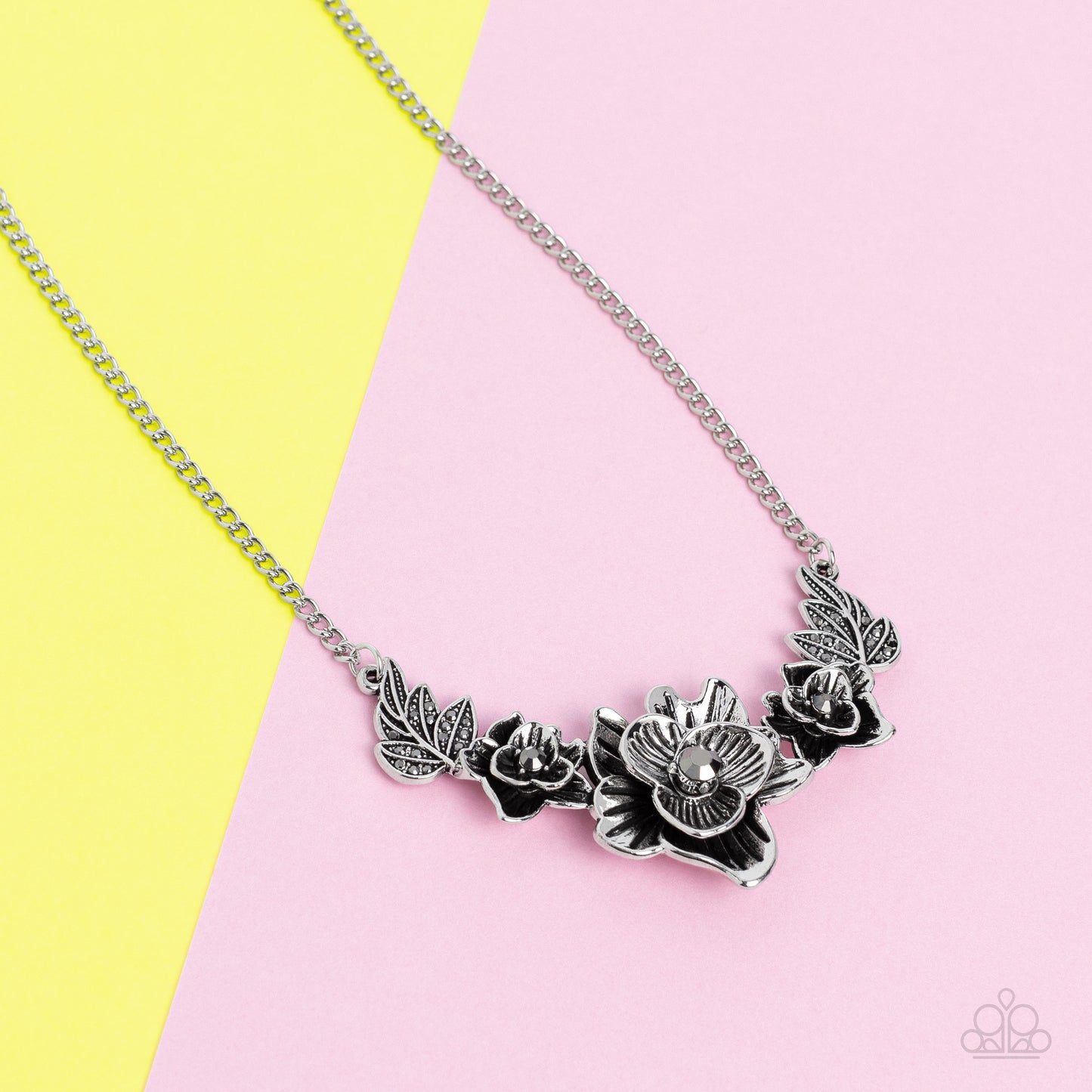 Paparazzi Necklaces - Botanical Breeze - Silver