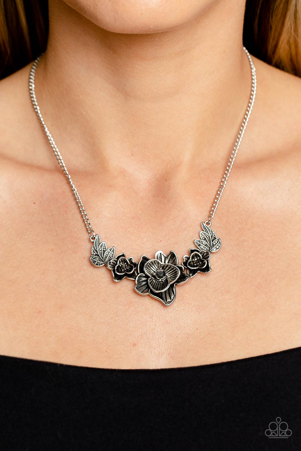 Paparazzi Necklaces - Botanical Breeze - Silver
