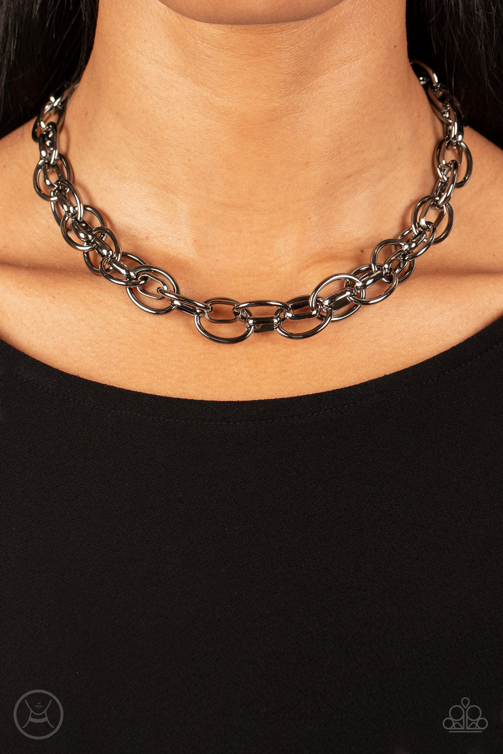 Paparazzi Necklaces - Tough Crowd - Black