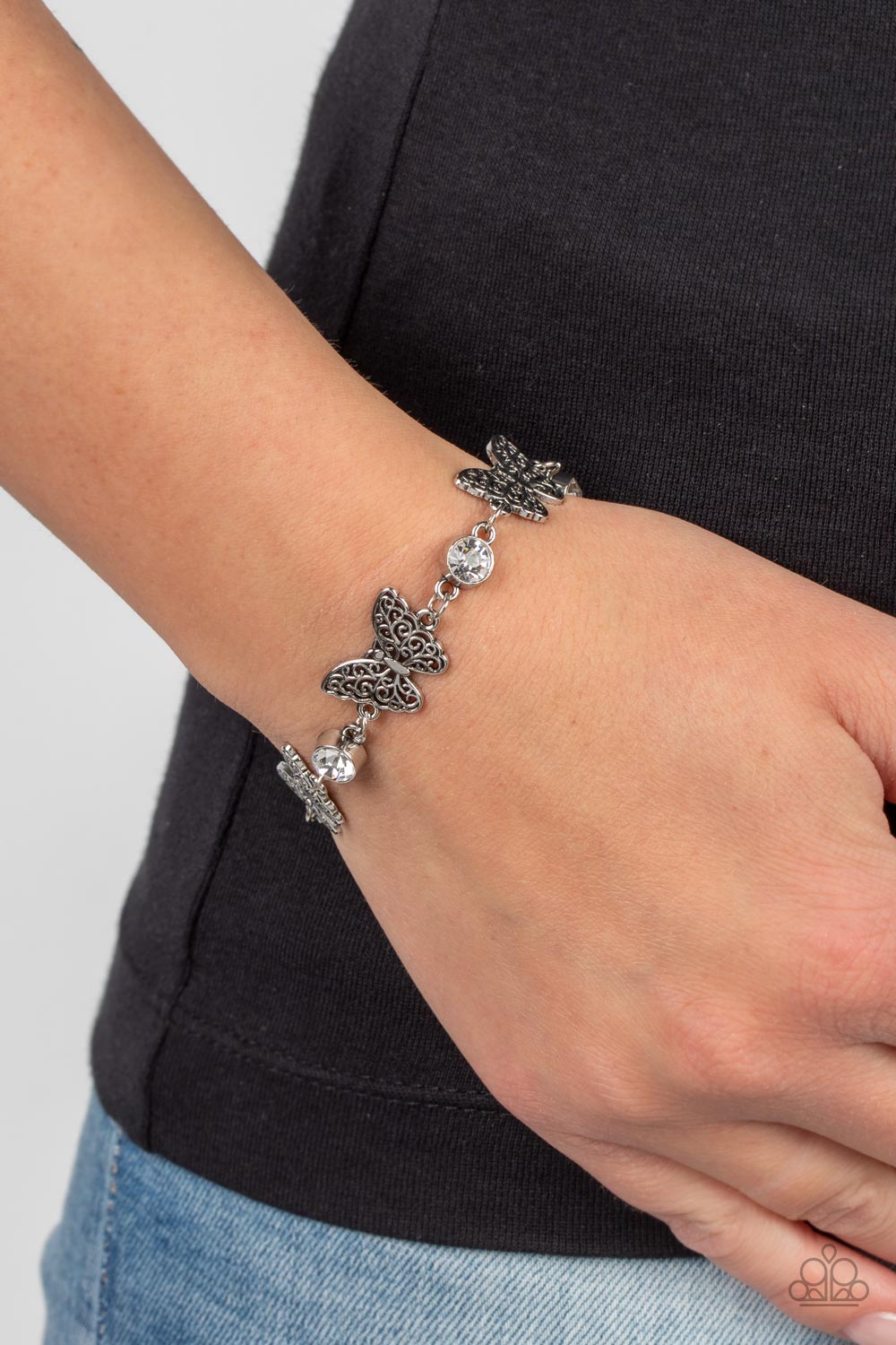 Paparazzi Bracelets - Has a Wing To It - White