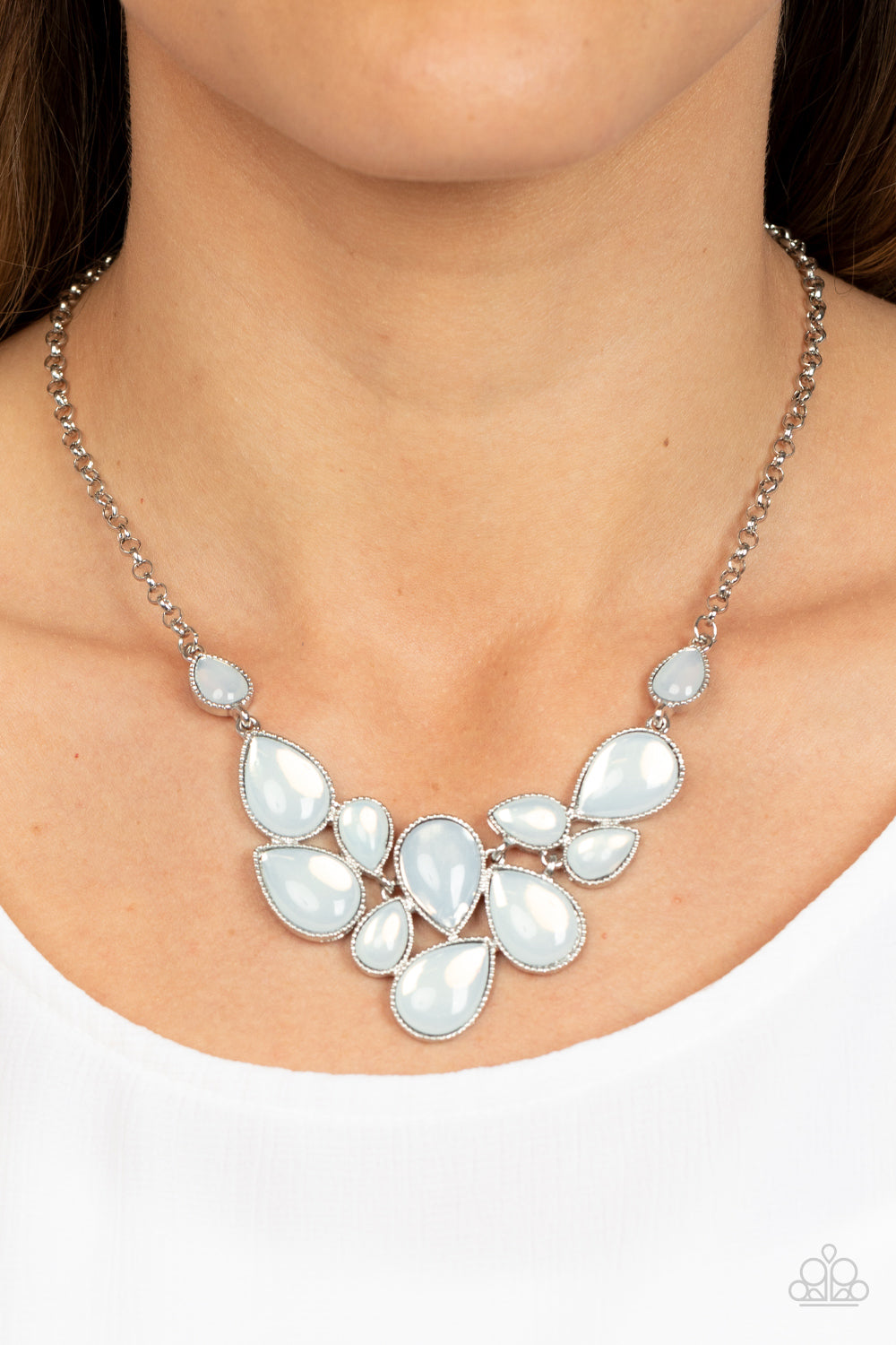 Paparazzi Necklaces - Keeps GLOWING and GLOWING - White