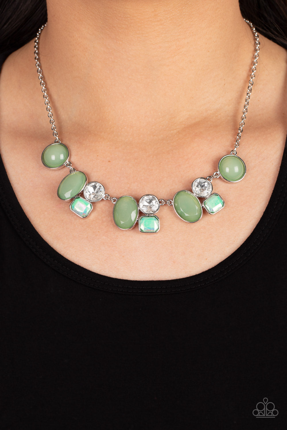 Paparazzi Necklaces - Fantasy World - Green