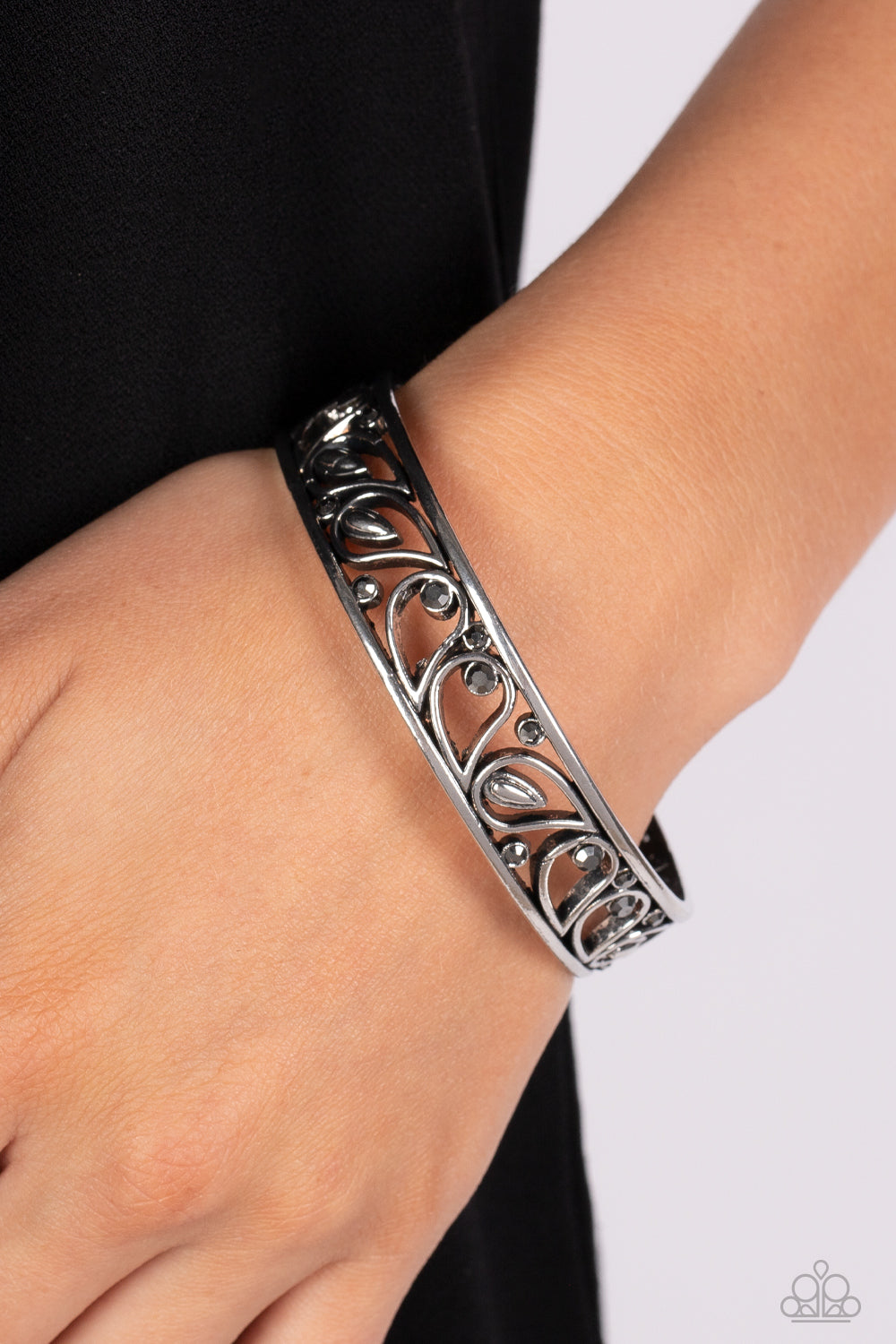 Paparazzi Bracelets - Versailles Villa - Silver