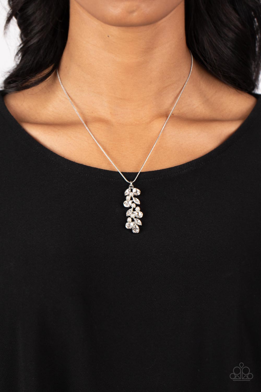 Paparazzi Necklaces - Pearls Before VINE - White