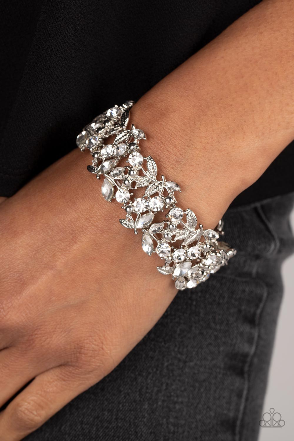 Paparazzi Bracelets - Feathered Finesse -White