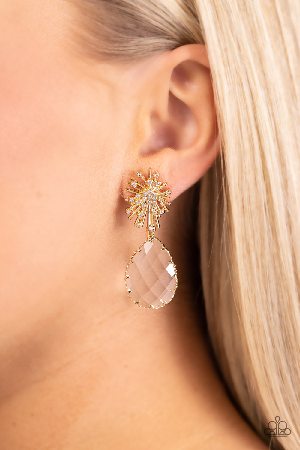 Paparazzi Earrings - Stellar Shooting Star - Gold