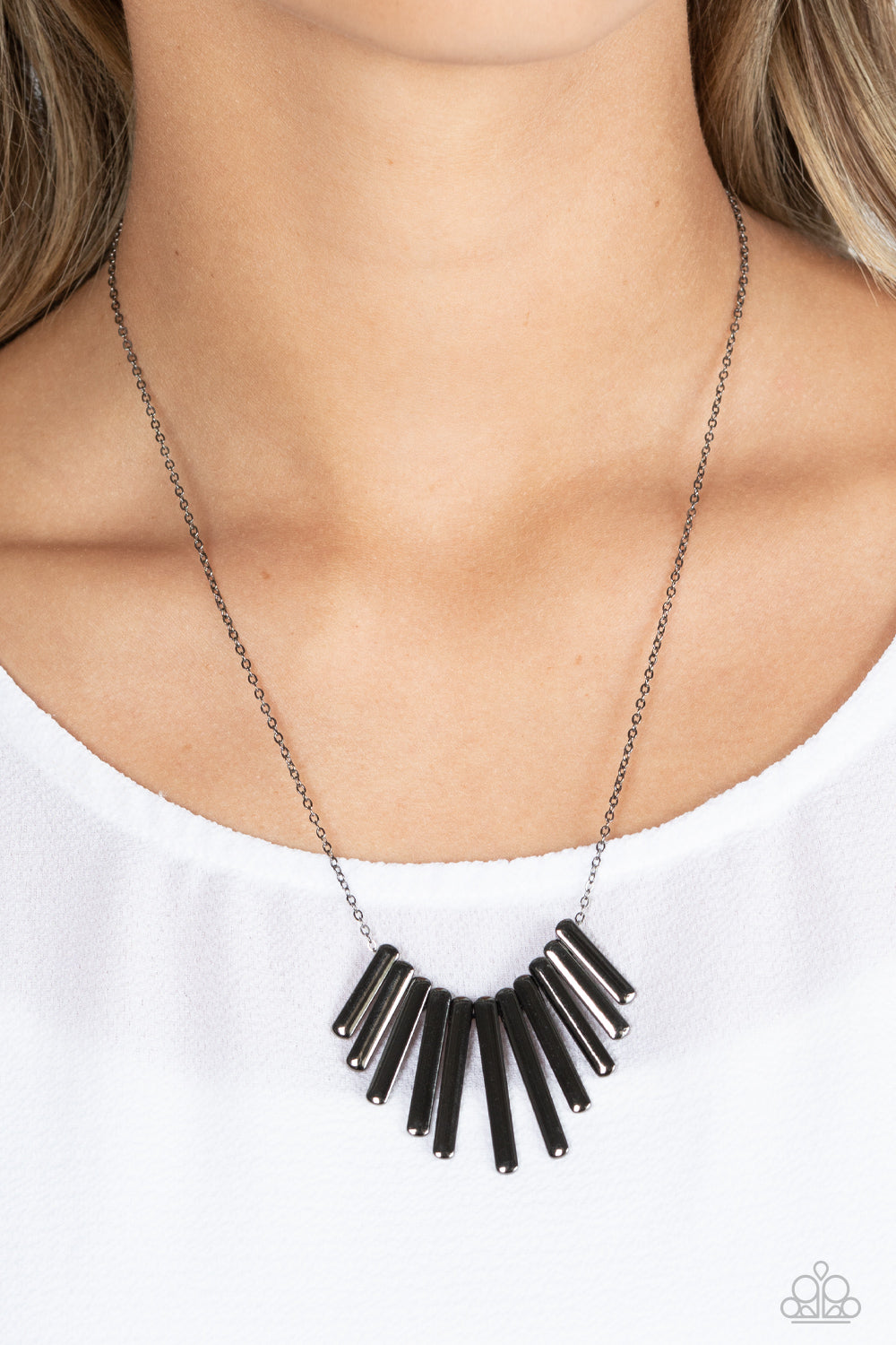 Paparazzi Necklaces - Leading MANE - Black