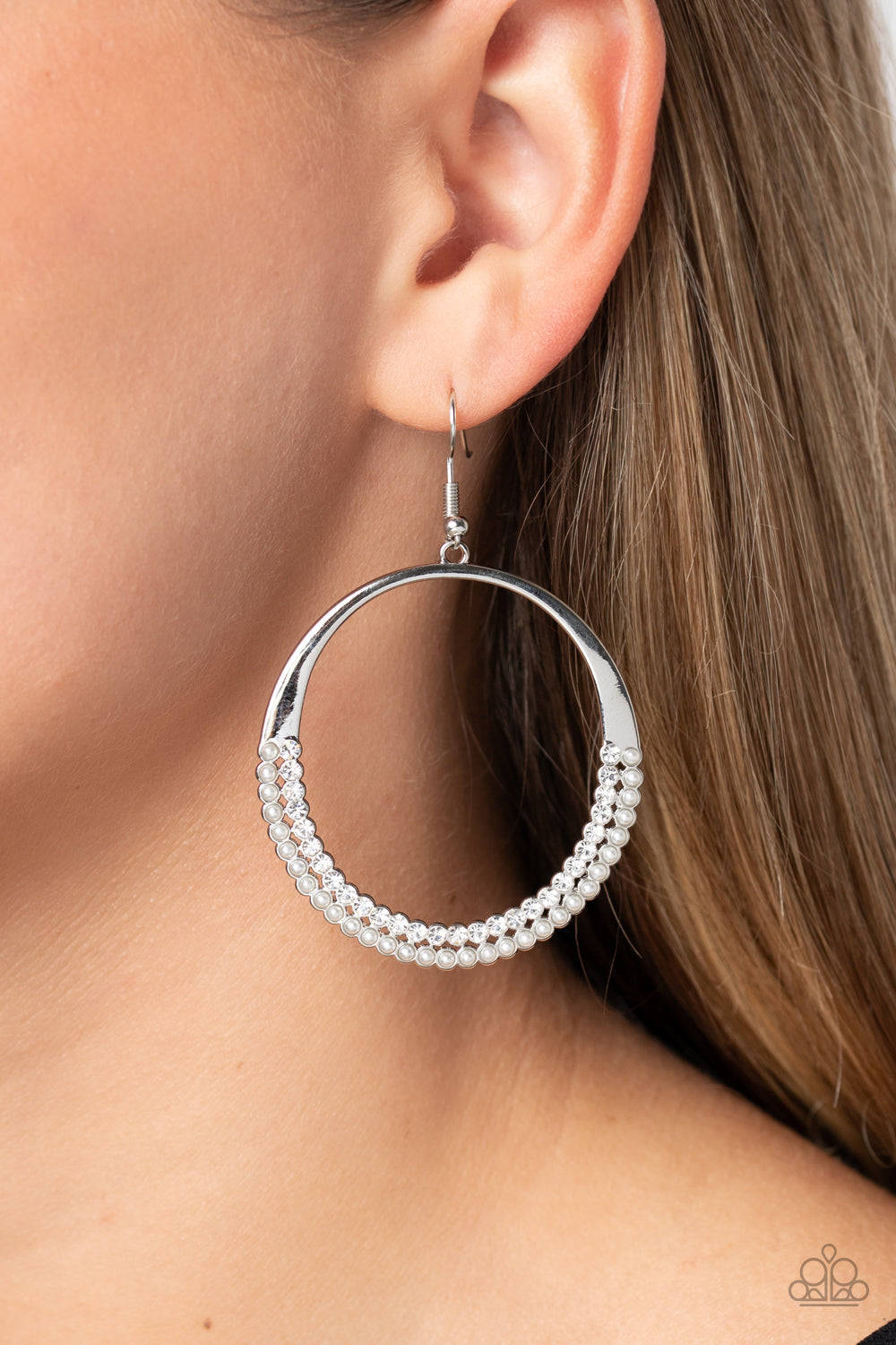 Paparazzi Earrings - Material PEARL - White
