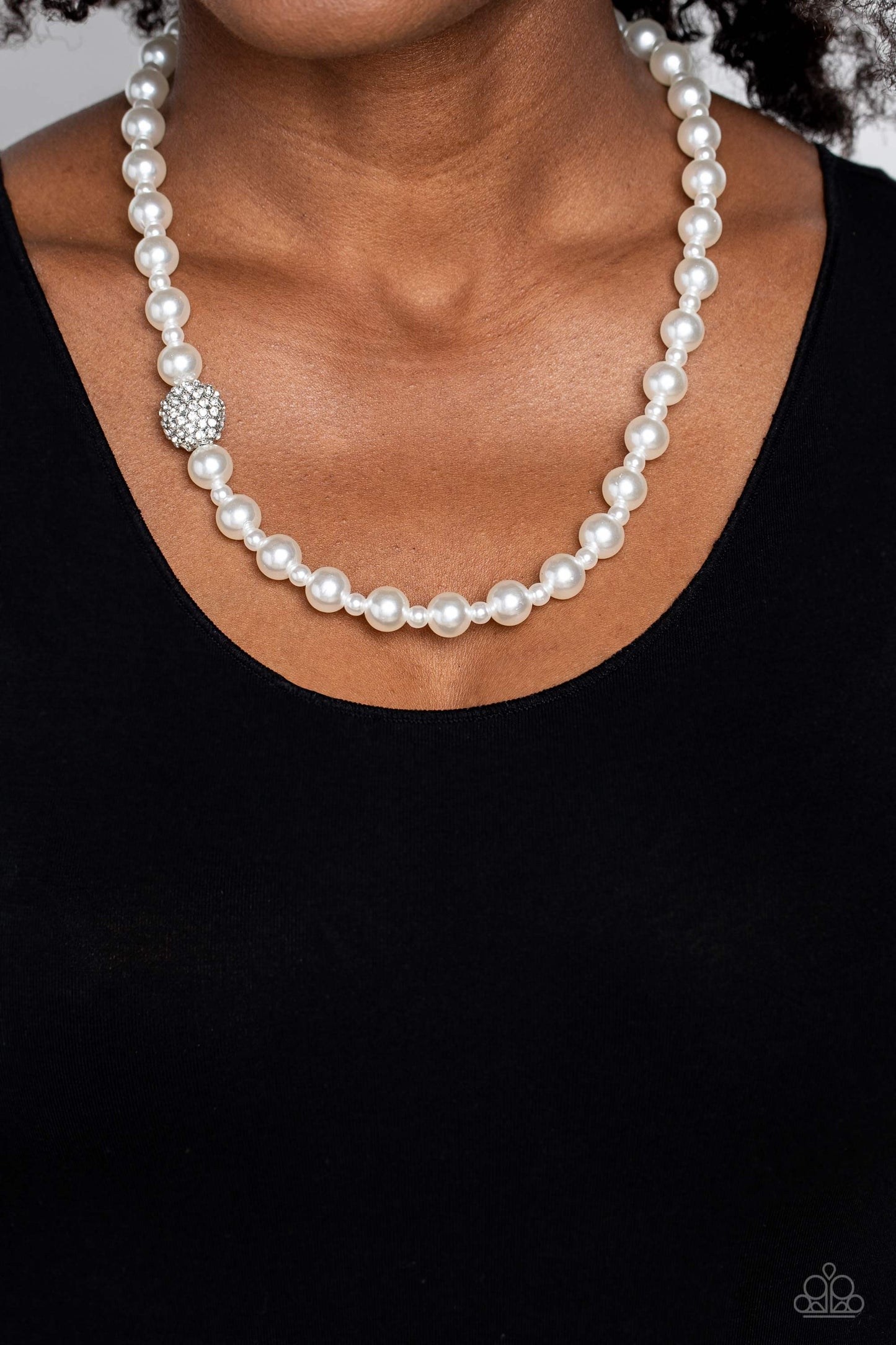 Paparazzi Necklaces - Countess Chic - White