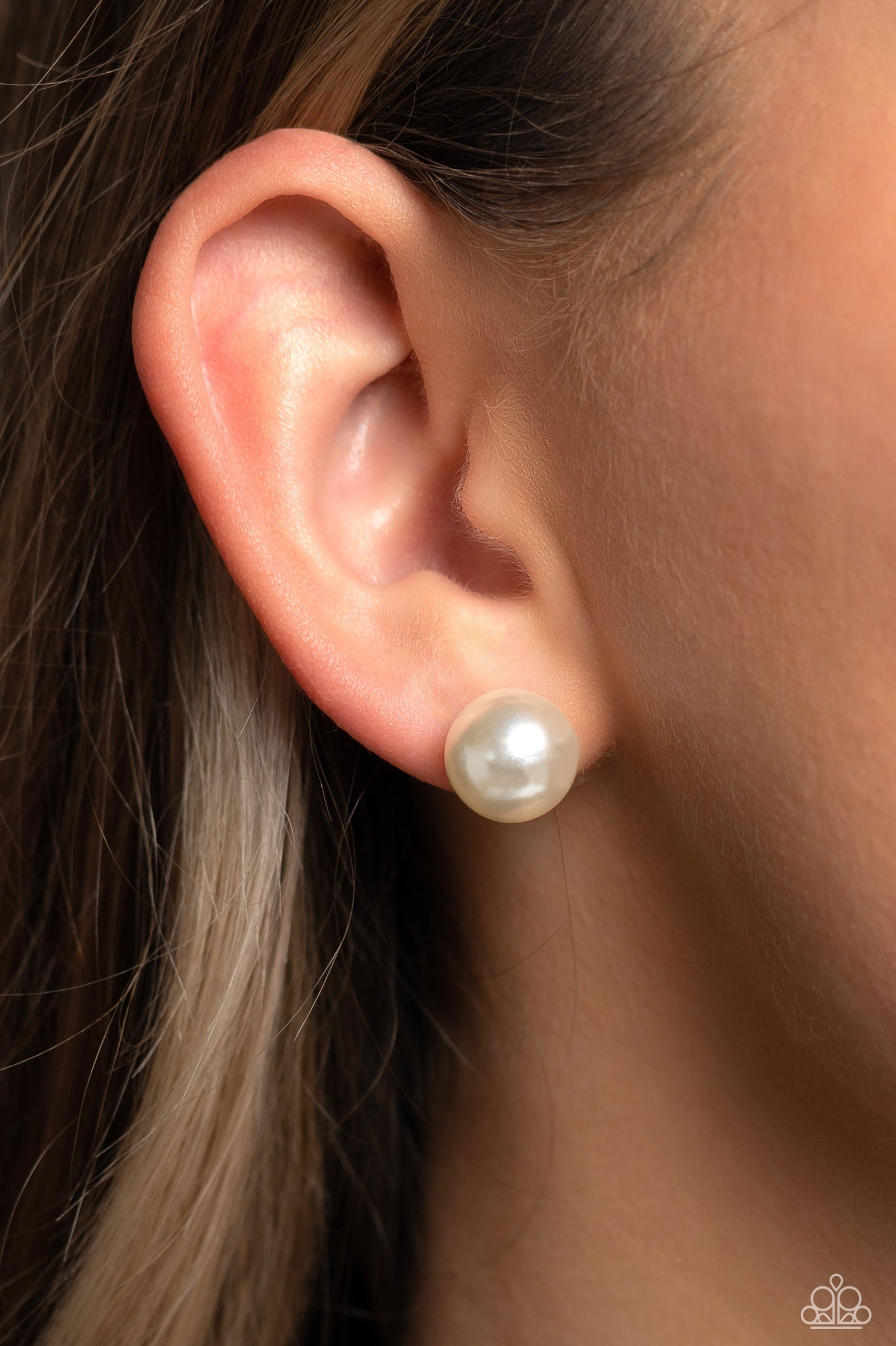 Paparazzi Earrings - Debutante Details - White