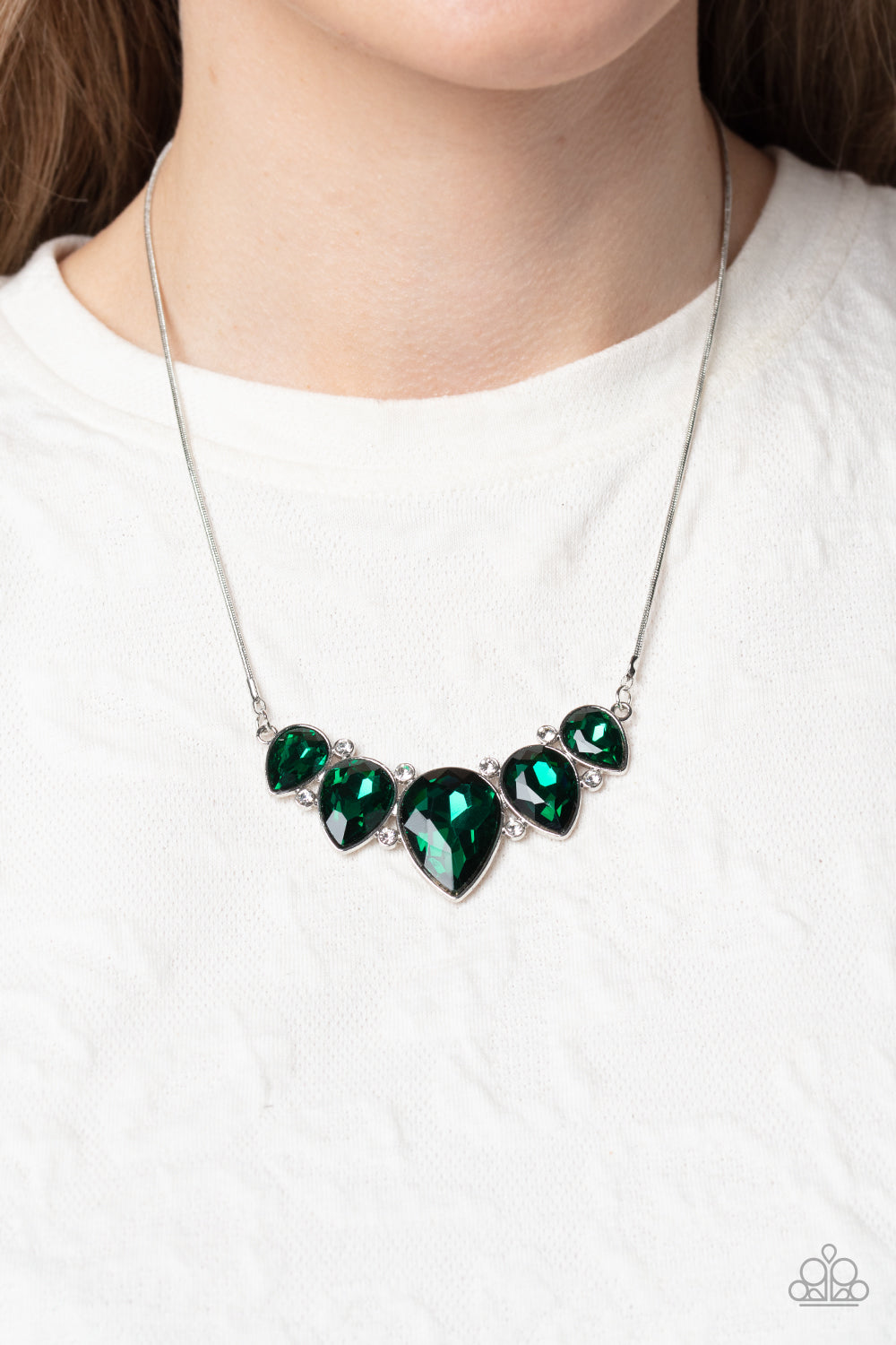 Paparazzi Necklaces - Regally Refined - Green