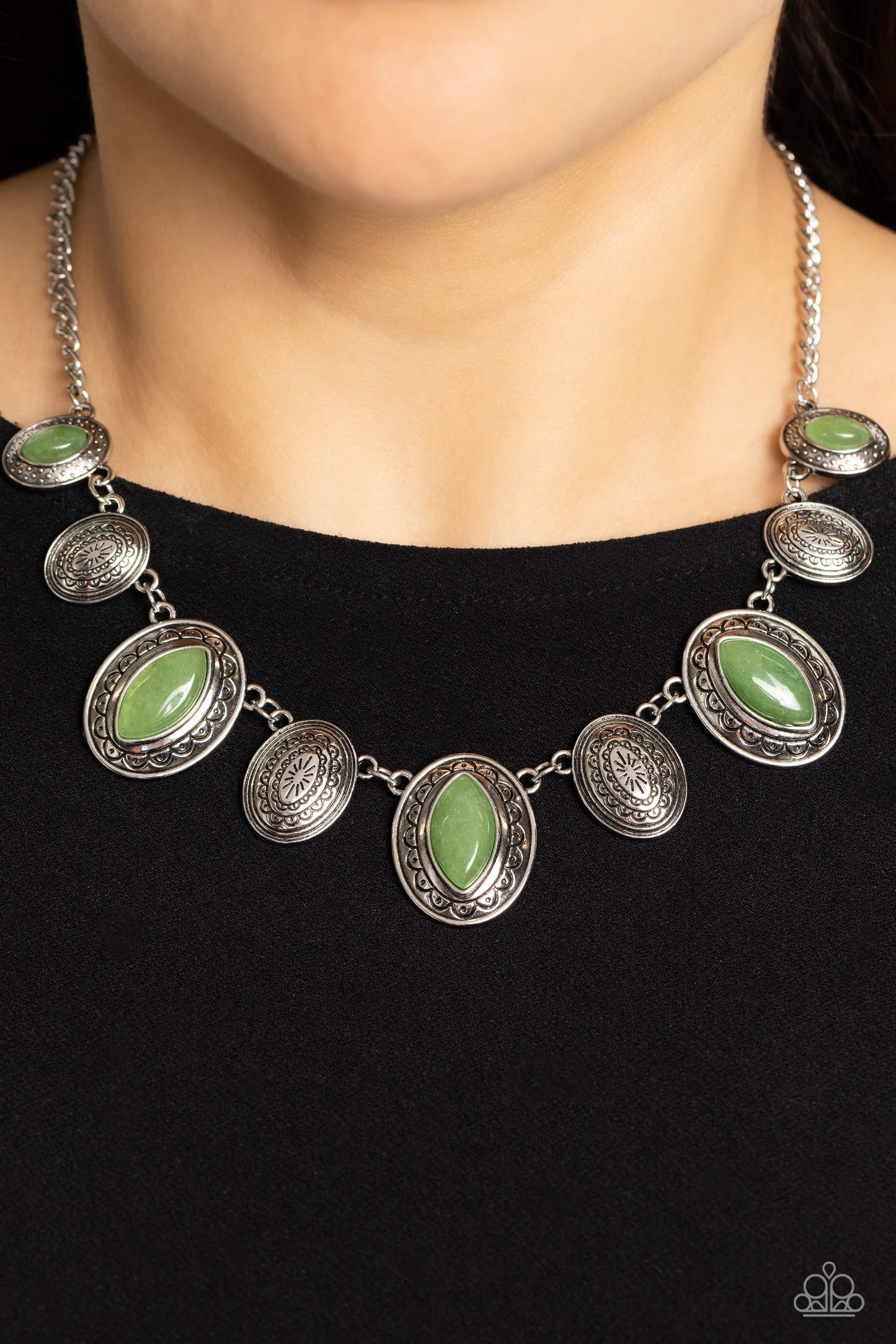 Paparazzi Necklaces - Textured Trailblazer - Green