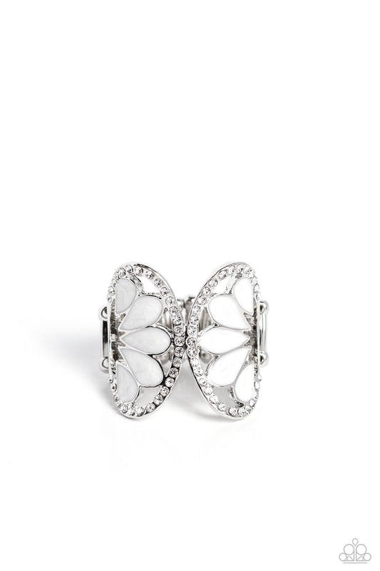 Paparazzi Rings - Concaved Catwalk - White