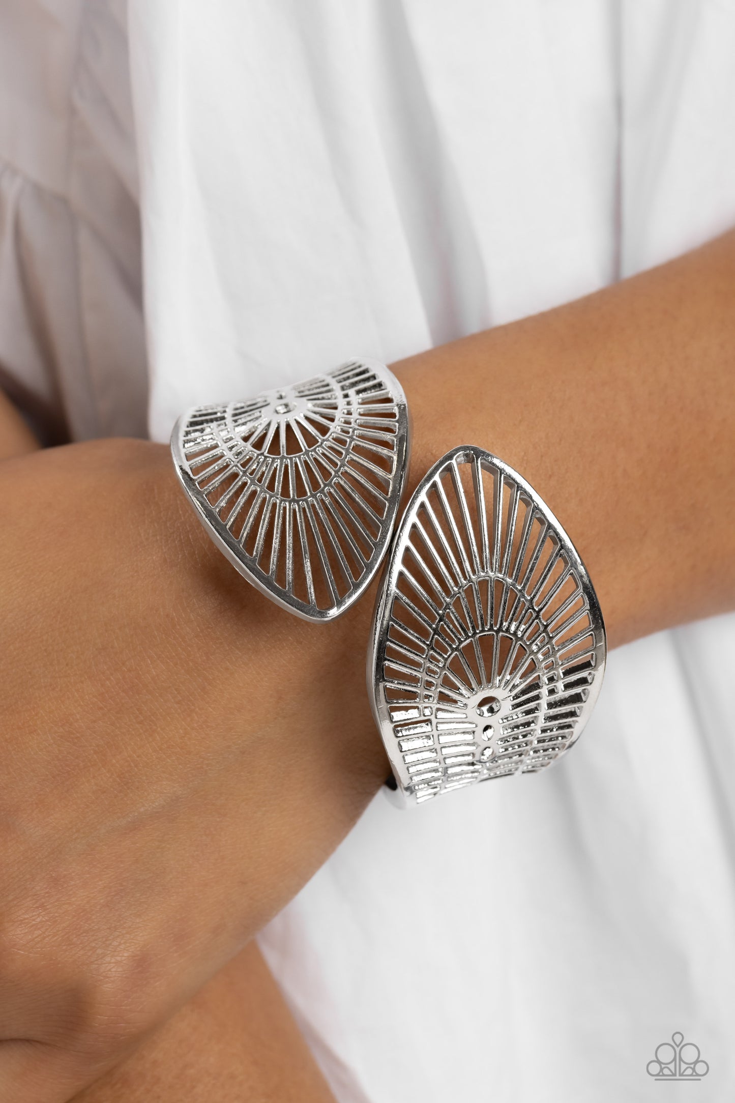 Paparazzi Bracelets - Palatial Palms - Silver