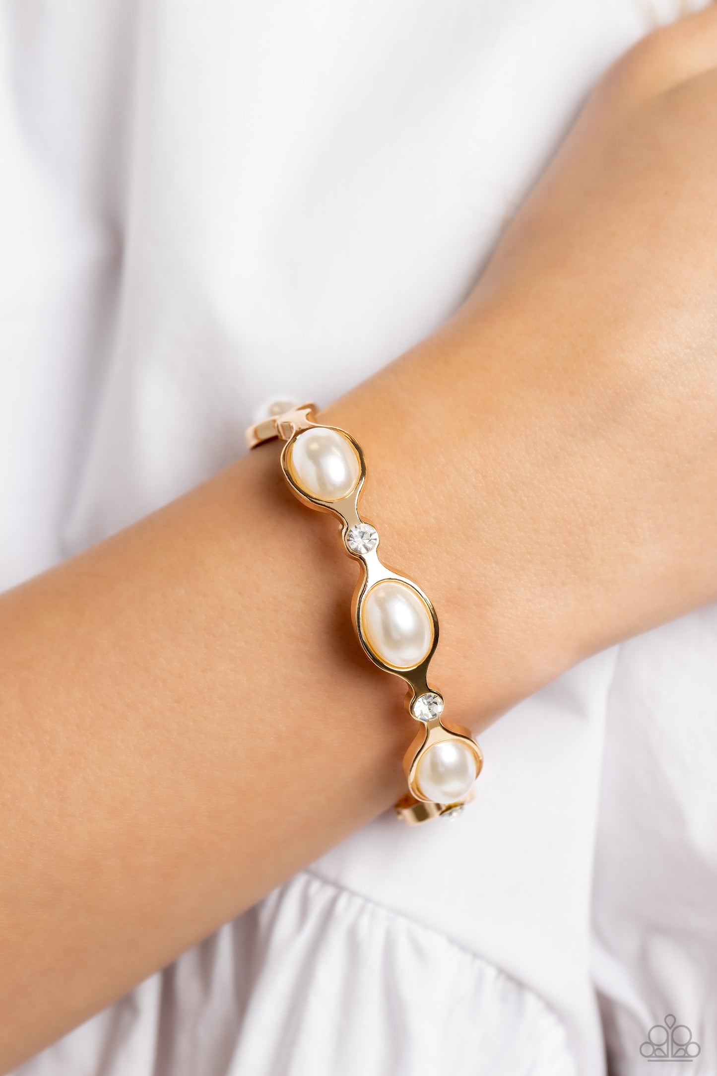 Paparazzi Bracelets - Are You Gonna Be My PEARL? - Gold