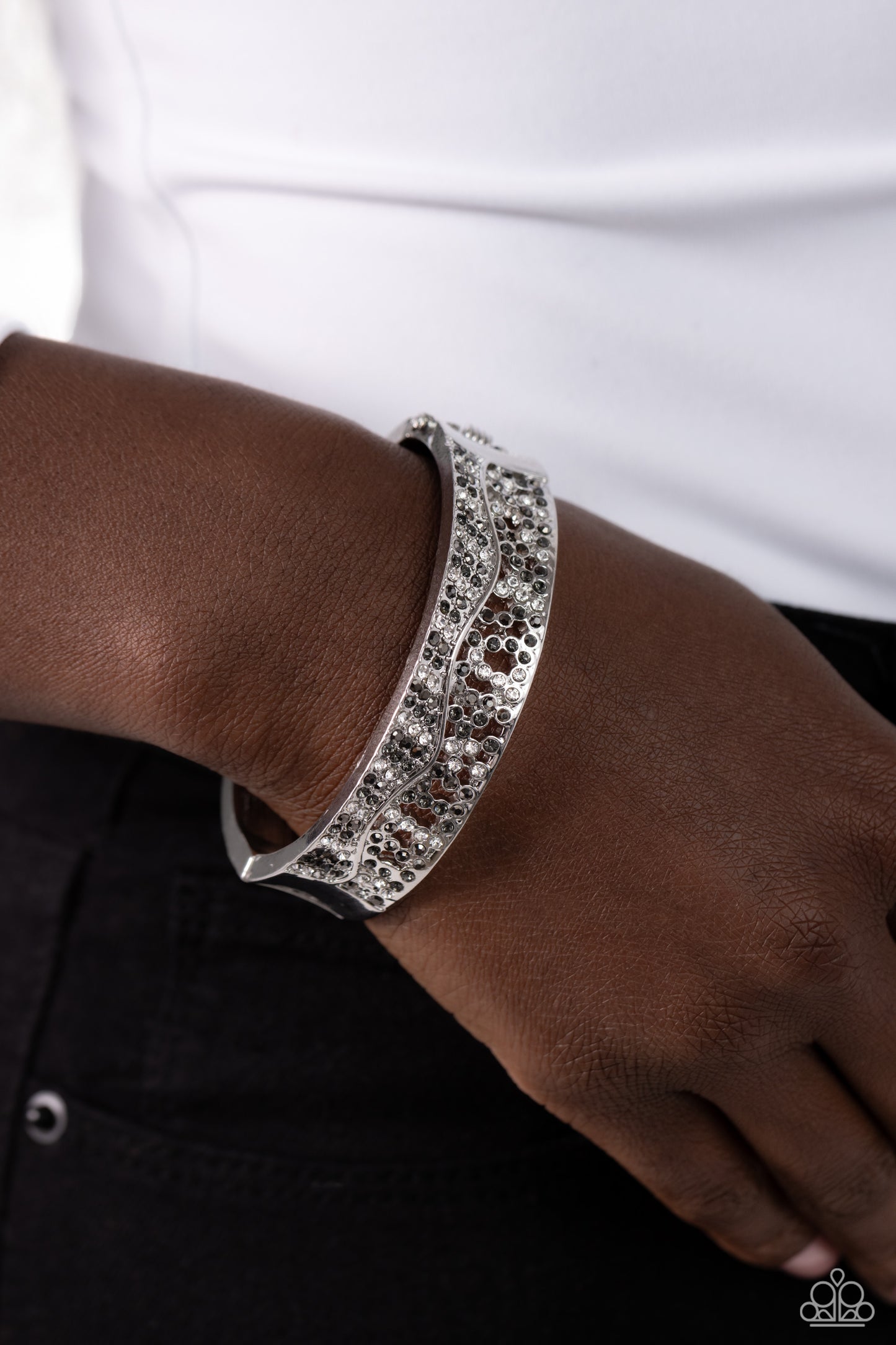 Paparazzi Bracelets - Wavy Whimsy - Silver