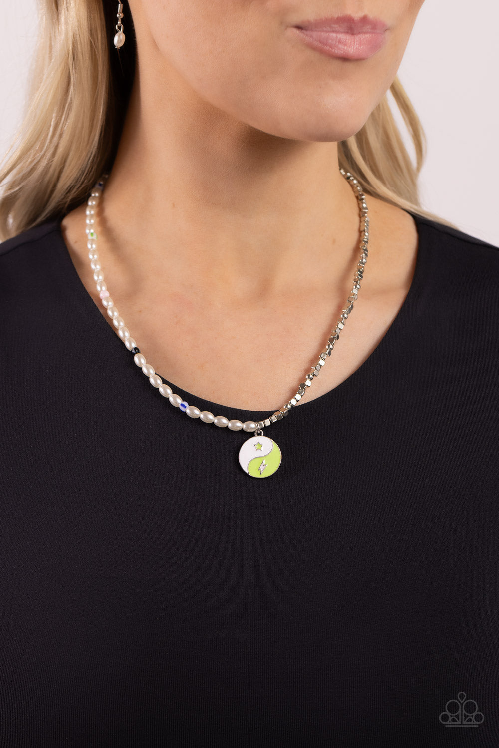 Paparazzi Necklaces - Youthful Yin and Yang - Green