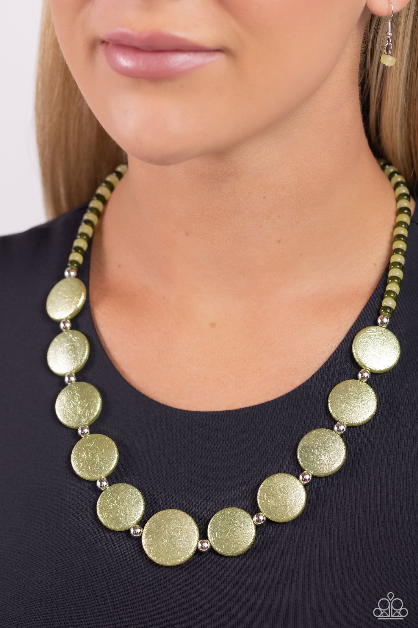Paparazzi Necklaces - Scratched Showtime - Green