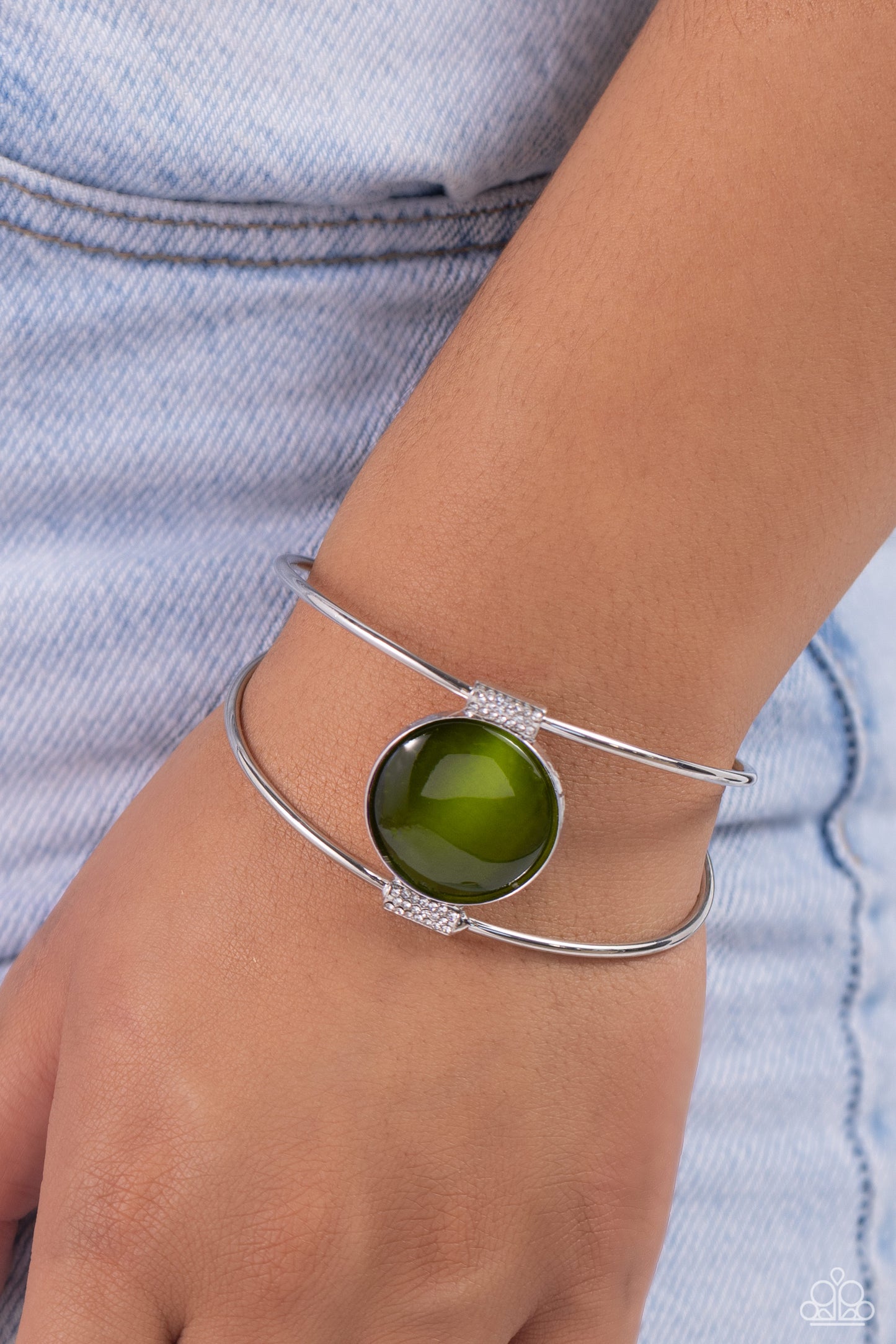 Paparazzi Bracelets - Candescent Cats Eye - Green